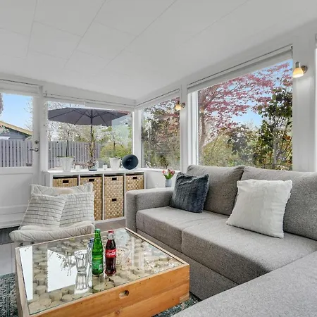 Beautiful In Hyllinge 度假居